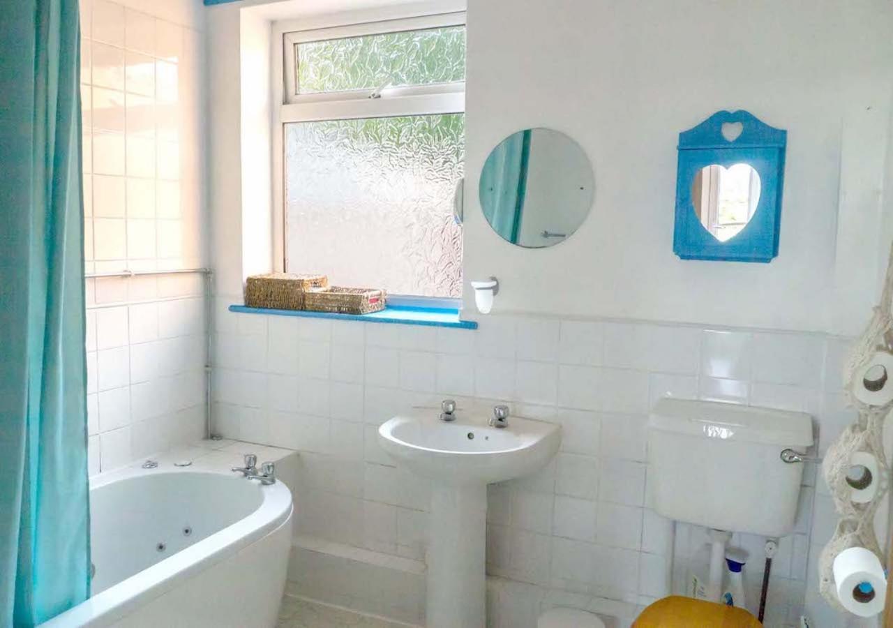 Healing Waters Sanctuary For Exclusive Private Hire And Self Catering Board, Vegetarian, Alcohol & Wifi Free Retreat In 글라스턴버리 외부 사진